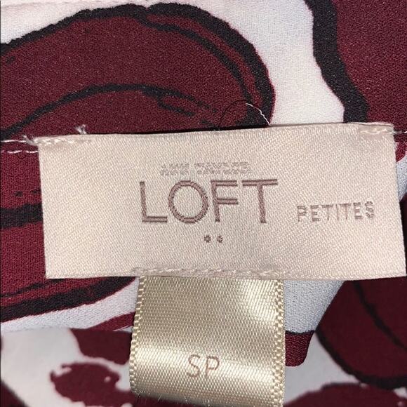 LOFT maroon & white flowered button blouse SP - Picture 4 of 5